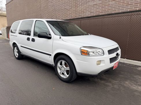 Used 2008 Chevrolet Uplander LS w/ Climate Package FWD image 2