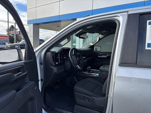 Used 2022 Chevrolet Silverado 1500 LT Trail Boss w/ Convenience Package II image 3