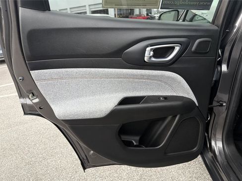 Used 2022 Jeep Compass Latitude w/ Sun and Sound Group image 22