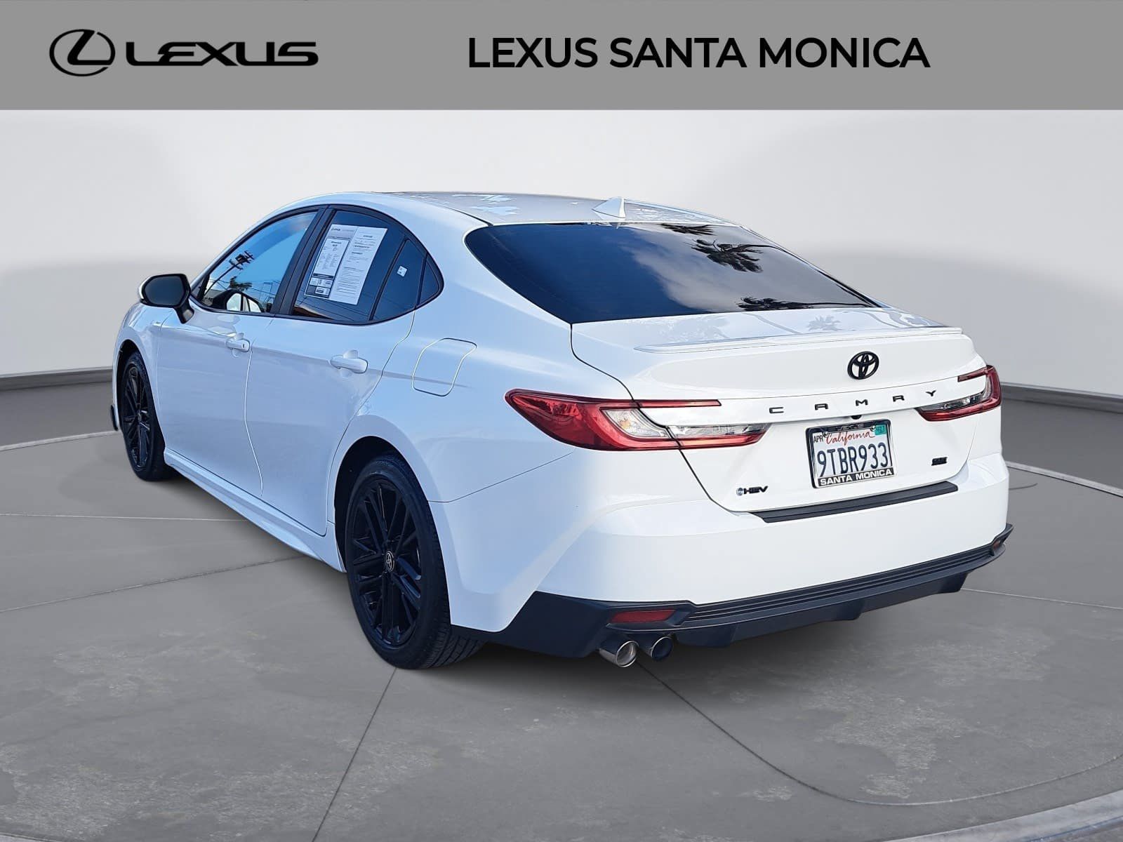 Used 2025 Toyota Camry SE w/ Convenience Package FWD image 7