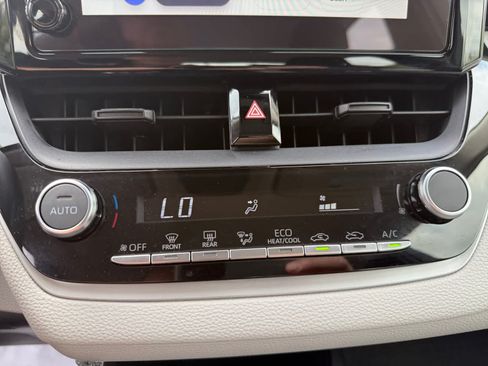Used 2025 Toyota Corolla LE FWD image 16