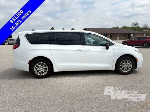 Used 2026 Chrysler Pacifica Select FWD image 7