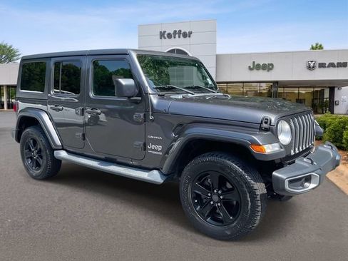Used 2018 Jeep Wrangler Unlimited Sahara w/ Cold Weather Group AWD/4WD image 2
