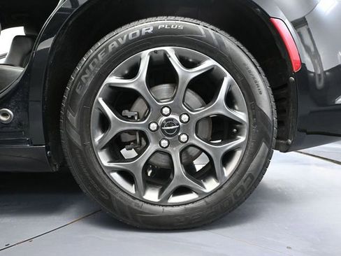 Used 2018 Chrysler 300 S image 13