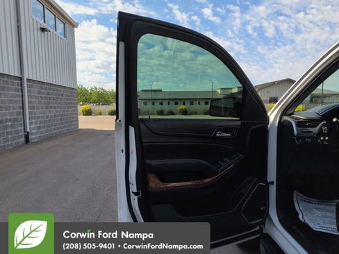 Used 2019 Chevrolet Suburban Premier w/ RST Edition AWD/4WD image 10