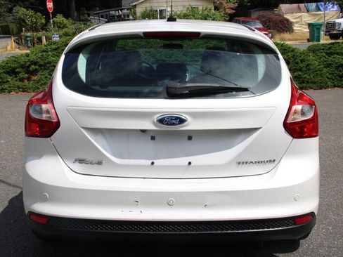 Used 2013 Ford Focus Titanium w/ Titanium Handling Pkg FWD image 11