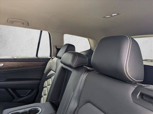 Used 2025 Volkswagen Atlas SE FWD image 15