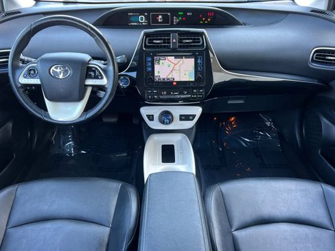 Used 2017 Toyota Prius Three FWD image 3