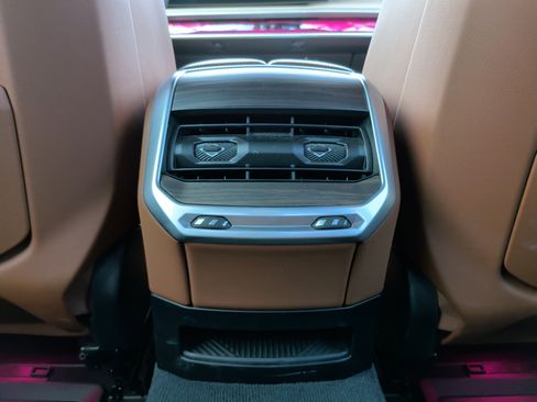 Certified 2023 BMW 760i xDrive w/ Executive Package image 34