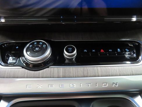 Used 2025 Ford Expedition Max Platinum w/ Platinum Ultimate Package image 68