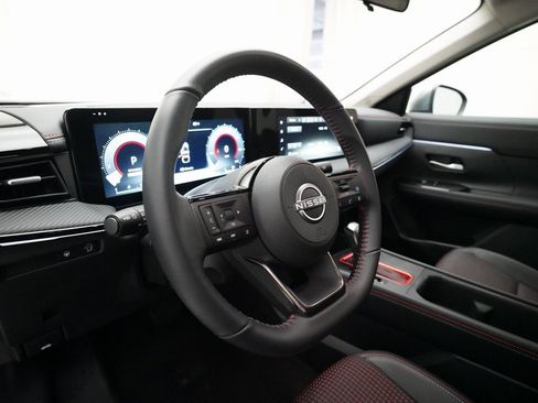 Certified 2025 Nissan Kicks SR image 8