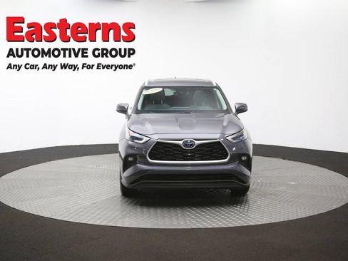 Used 2022 Toyota Highlander XLE AWD/4WD image 54