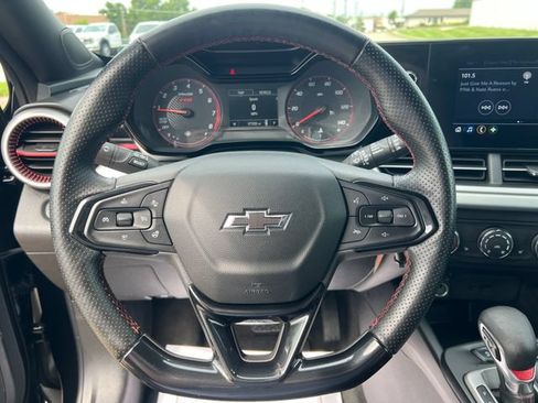 Used 2025 Chevrolet Trax RS w/ Driver Confidence Package FWD image 17