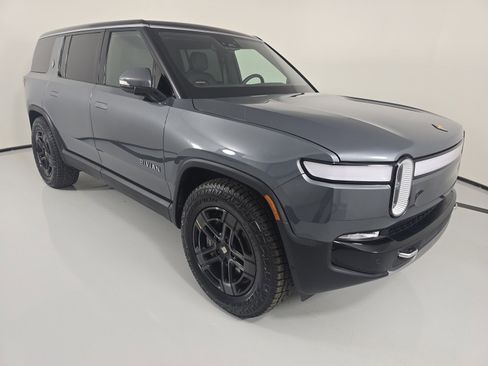 Used 2024 Rivian R1S Adventure AWD/4WD image 7