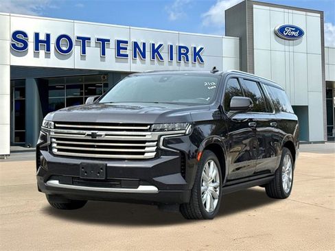 Used 2022 Chevrolet Suburban High Country image 3