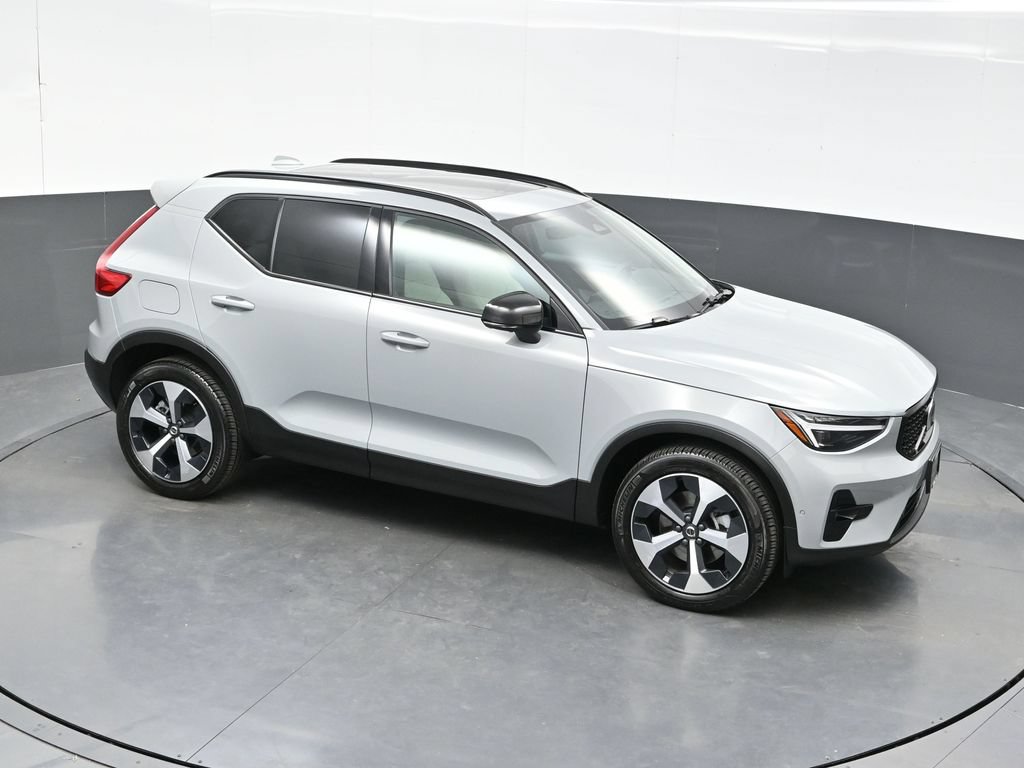Used 2026 Volvo XC40 B5 Plus AWD/4WD image 39