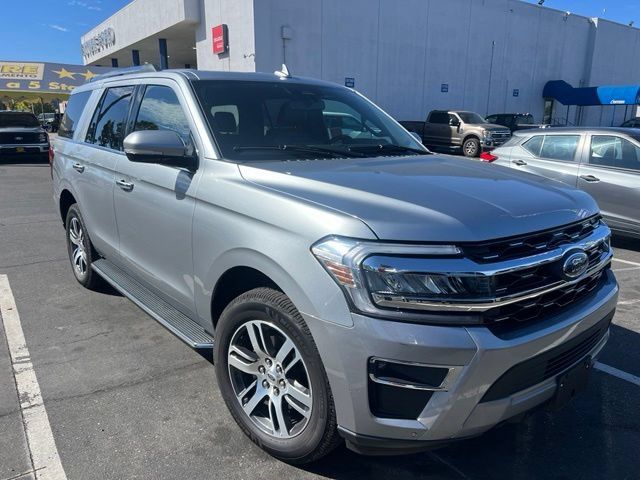 Used 2023 Ford Expedition Limited AWD/4WD image 4