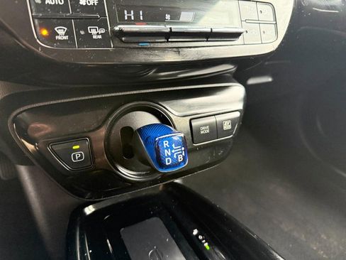 Used 2021 Toyota Prius XLE image 33