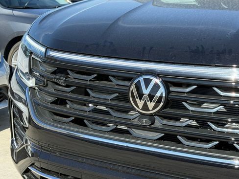 New 2026 Volkswagen Atlas Cross Sport SEL Premium R-Line AWD/4WD image 4