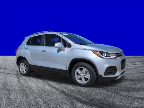 Used 2020 Chevrolet Trax LT w/ Driver Confidence Package image 2