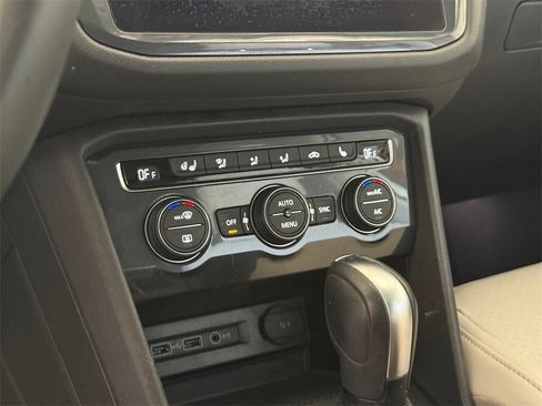 Used 2020 Volkswagen Tiguan SEL image 19
