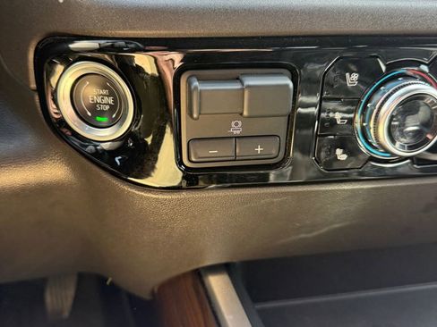 Used 2024 GMC Sierra 1500 SLT w/ SLT Premium Plus Package image 22