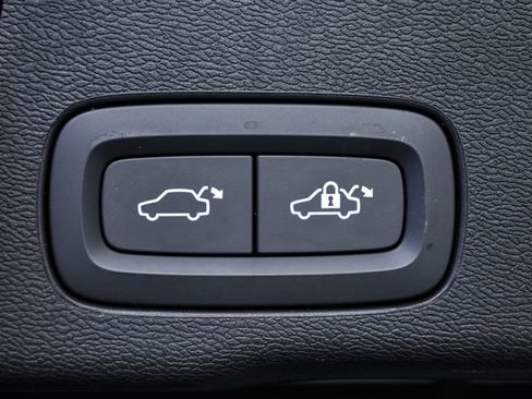 Certified 2023 Volvo XC60 B5 Plus w/ Protection Package Premier image 31