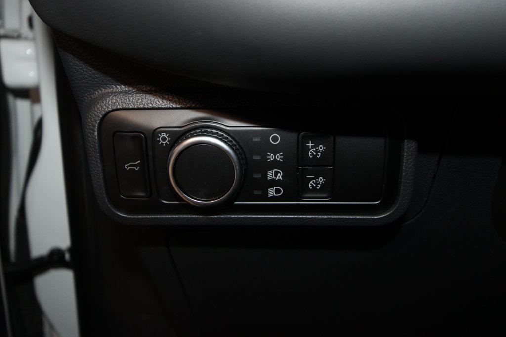 Used 2025 Ford Explorer Active AWD/4WD image 9