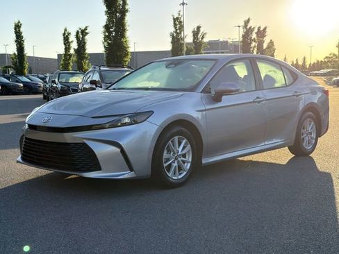 Used 2025 Toyota Camry LE FWD image 13