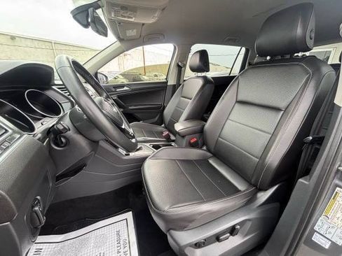 Used 2021 Volkswagen Tiguan SE FWD image 12