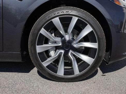 Used 2025 Tesla Model 3 Long Range image 11