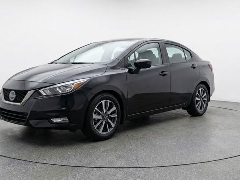 Used 2025 Nissan Versa SV image 3