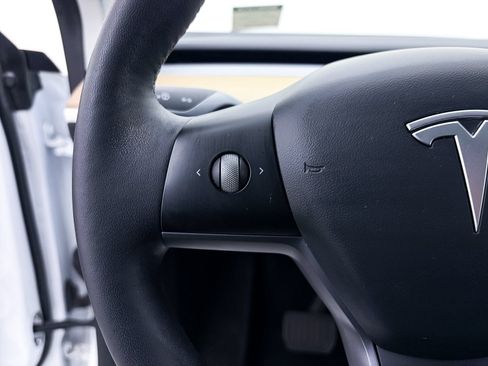 Used 2021 Tesla Model Y 2WD image 27