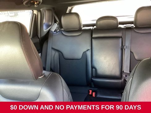 Used 2025 Jeep Compass Latitude w/ Sun & Sound Group AWD/4WD image 7