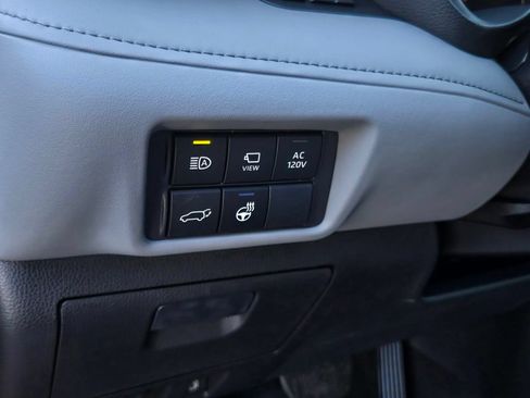 Certified 2026 Toyota Highlander Limited AWD/4WD image 17