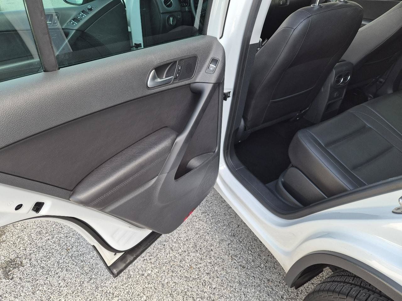 Used 2017 Volkswagen Tiguan Wolfsburg Edition AWD/4WD image 15