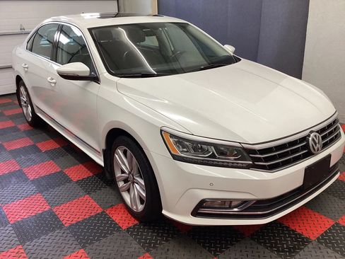 Used 2017 Volkswagen Passat 1.8T SE FWD image 2