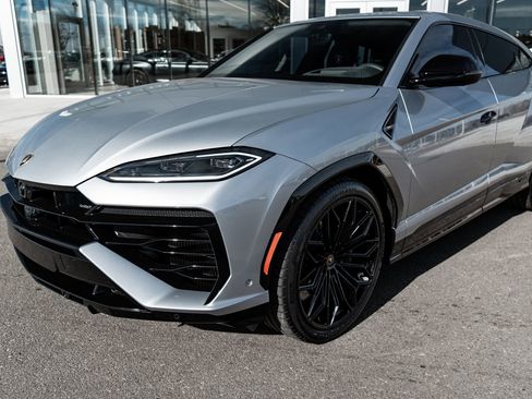 Used 2025 Lamborghini Urus SE image 21