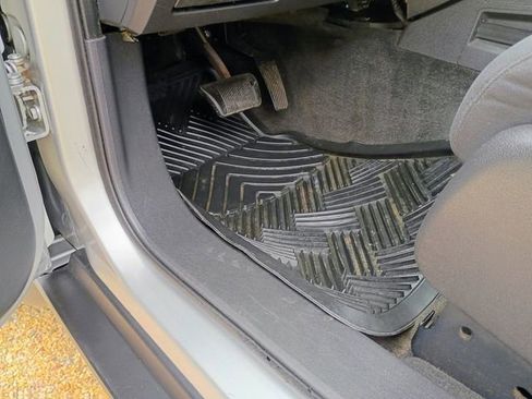 Used 2012 Jeep Liberty Sport image 26