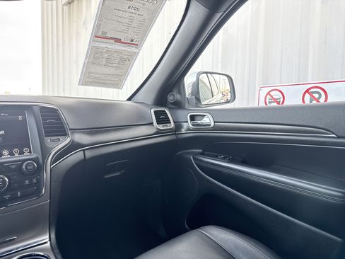 Used 2018 Jeep Grand Cherokee Limited image 18