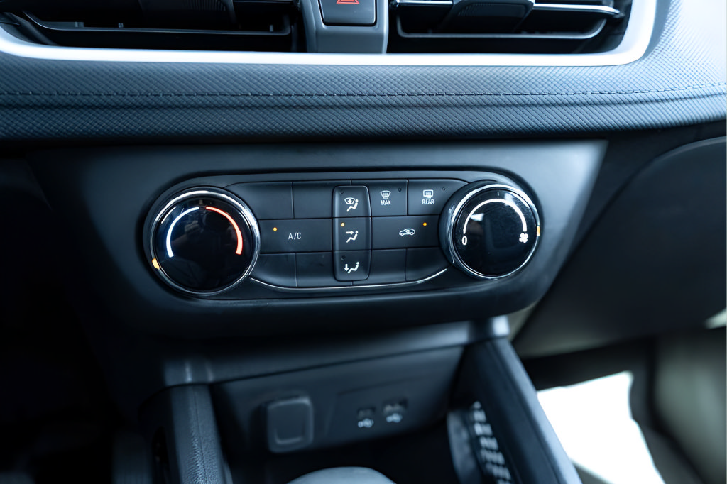 Used 2025 Chevrolet TrailBlazer LS w/ LS Convenience Package FWD image 20