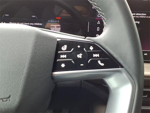 Used 2025 Audi Q5 Premium w/ Convenience Package image 19