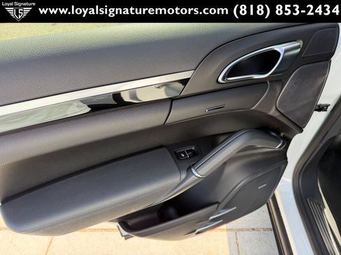 Used 2014 Porsche Cayenne Platinum Edition AWD/4WD image 15