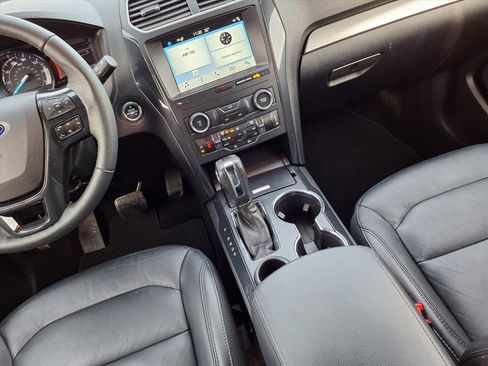 Used 2018 Ford Explorer XLT w/ Equipment Group 202A image 12