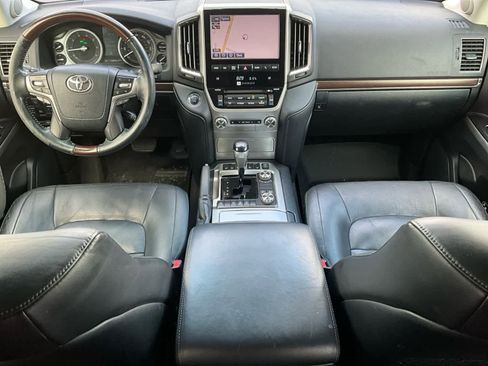 Used 2016 Toyota Land Cruiser image 13