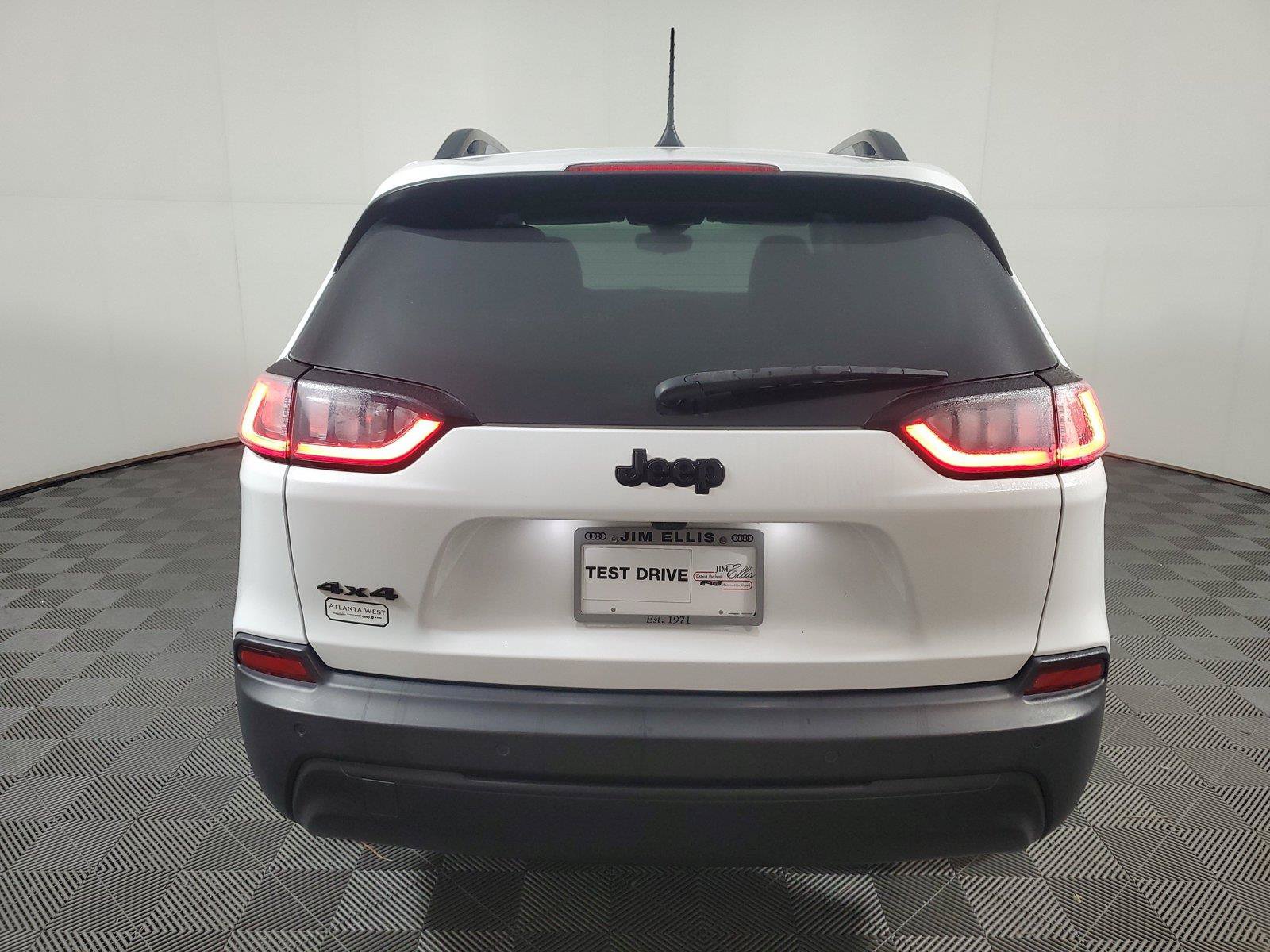 Used 2021 Jeep Cherokee Latitude Plus AWD/4WD image 5