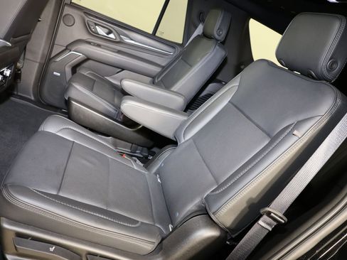 Used 2021 GMC Yukon Denali w/ Denali Premium Package AWD/4WD image 11