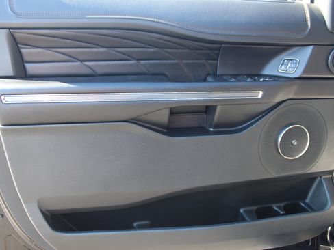 Used 2018 Ford Expedition Max Platinum image 11