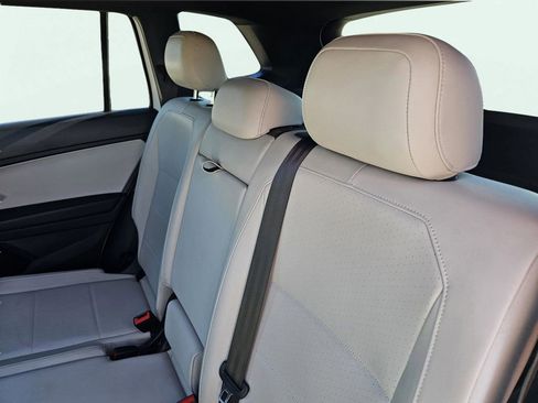 Used 2021 Volkswagen Tiguan SE R-Line image 22