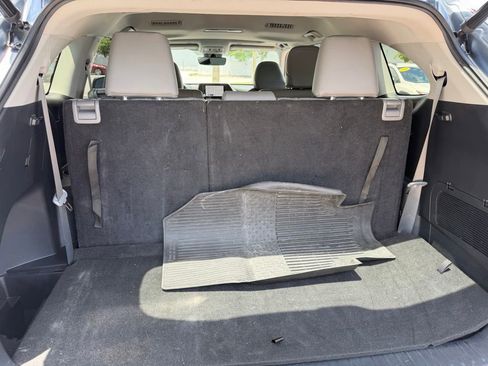 Used 2023 Toyota Highlander XLE FWD image 7